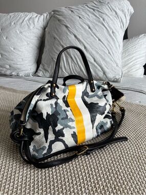 KEMPTON & CO - Black & Gray Camo Purse with Yellow Contrast Stripe